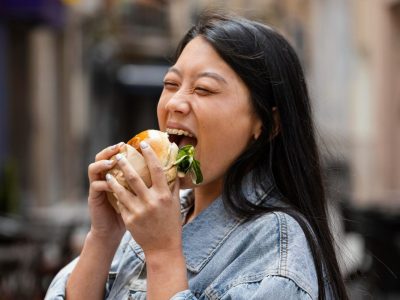 Bukan Nafsu, Ini Alasan Ilmiah Remaja Makan Tanpa Merasa Lapar
