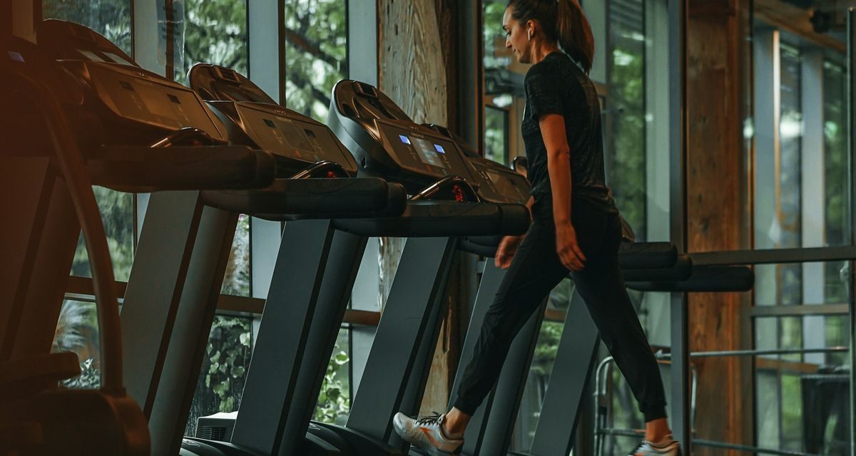 Luar Ruangan Atau Treadmill? Ini Pilihan Terbaik Menurut Dokter