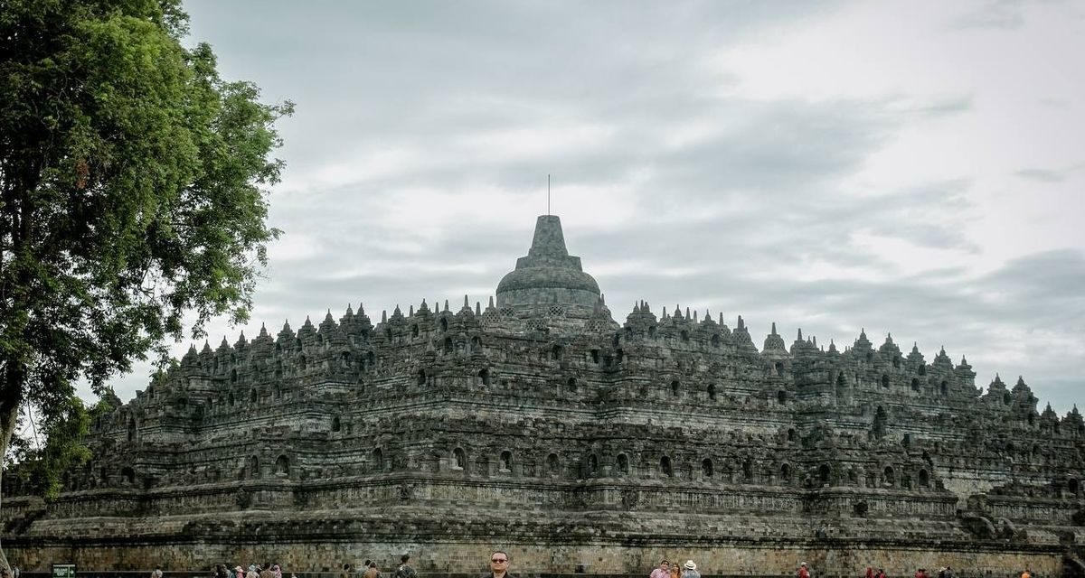 Borobudur Viral: Lansia Terlantar, Pengelola Buka Suara