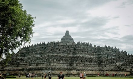 Borobudur Viral: Lansia Terlantar, Pengelola Buka Suara