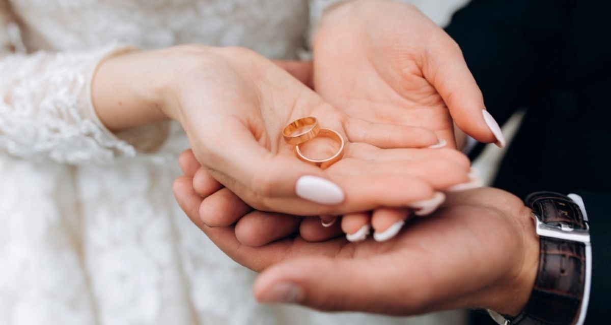 Nikah Muda: Saat Agama Jadi Tameng Risiko Sosial