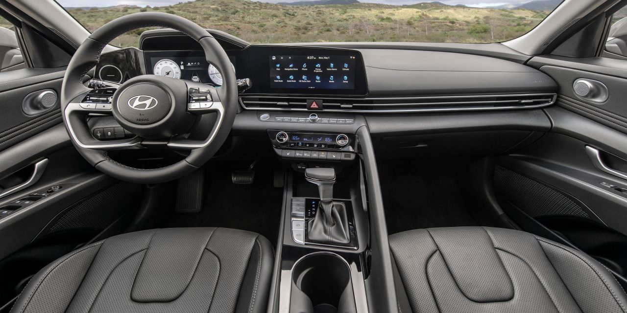 Hyundai Elantra, Punya Kabin Elegan Dan Teknologi Canggih
