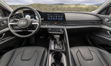 Hyundai Elantra, Punya Kabin Elegan Dan Teknologi Canggih