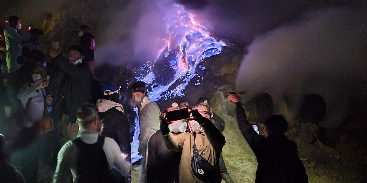 Kawah Ijen, Surga Vulkanik dengan Fenomena Langka