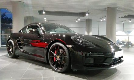 Mobil Porsche 718 Memancarkan Estetika Khas Porsche Sporty
