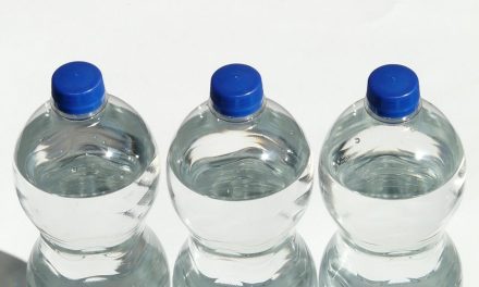 Bahaya Menggunakan Botol Plastik Bekas, Ini Dia Penjelasannya