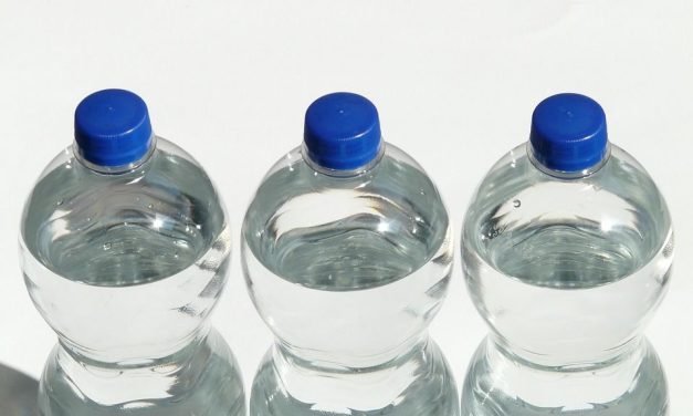 Bahaya Menggunakan Botol Plastik Bekas, Ini Dia Penjelasannya