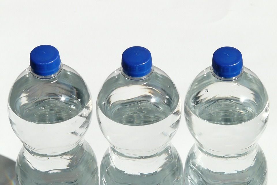 Bahaya Menggunakan Botol Plastik Bekas, Ini Dia Penjelasannya