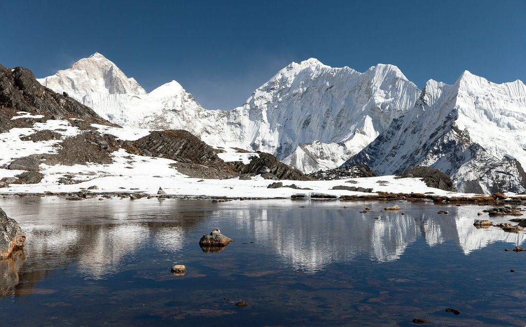 Gunung Makalu Terkenal Dengan Keindahan Alam Tropisnya Loh